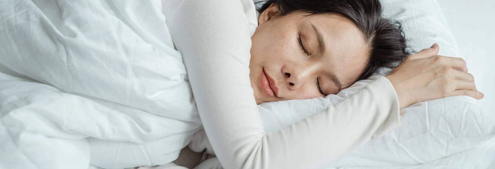 Dormir boca abajo: todo lo que debes saber